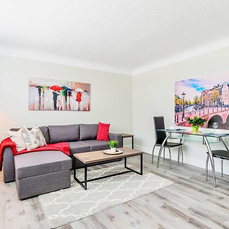 Modern Apartment In Corktown Hamilton Sleeps 4 Exterior foto