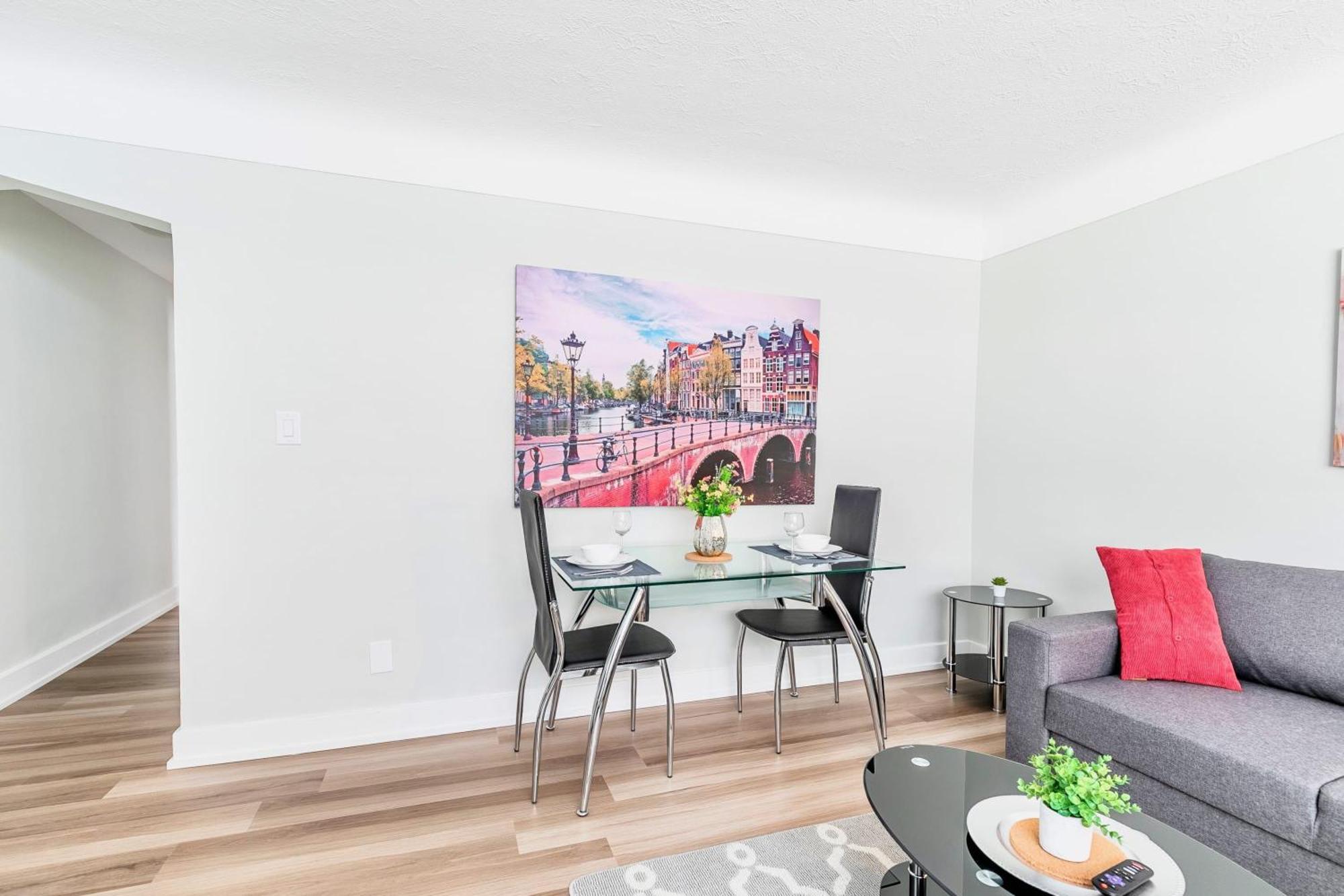 Modern Apartment In Corktown Hamilton Sleeps 4 Exterior foto