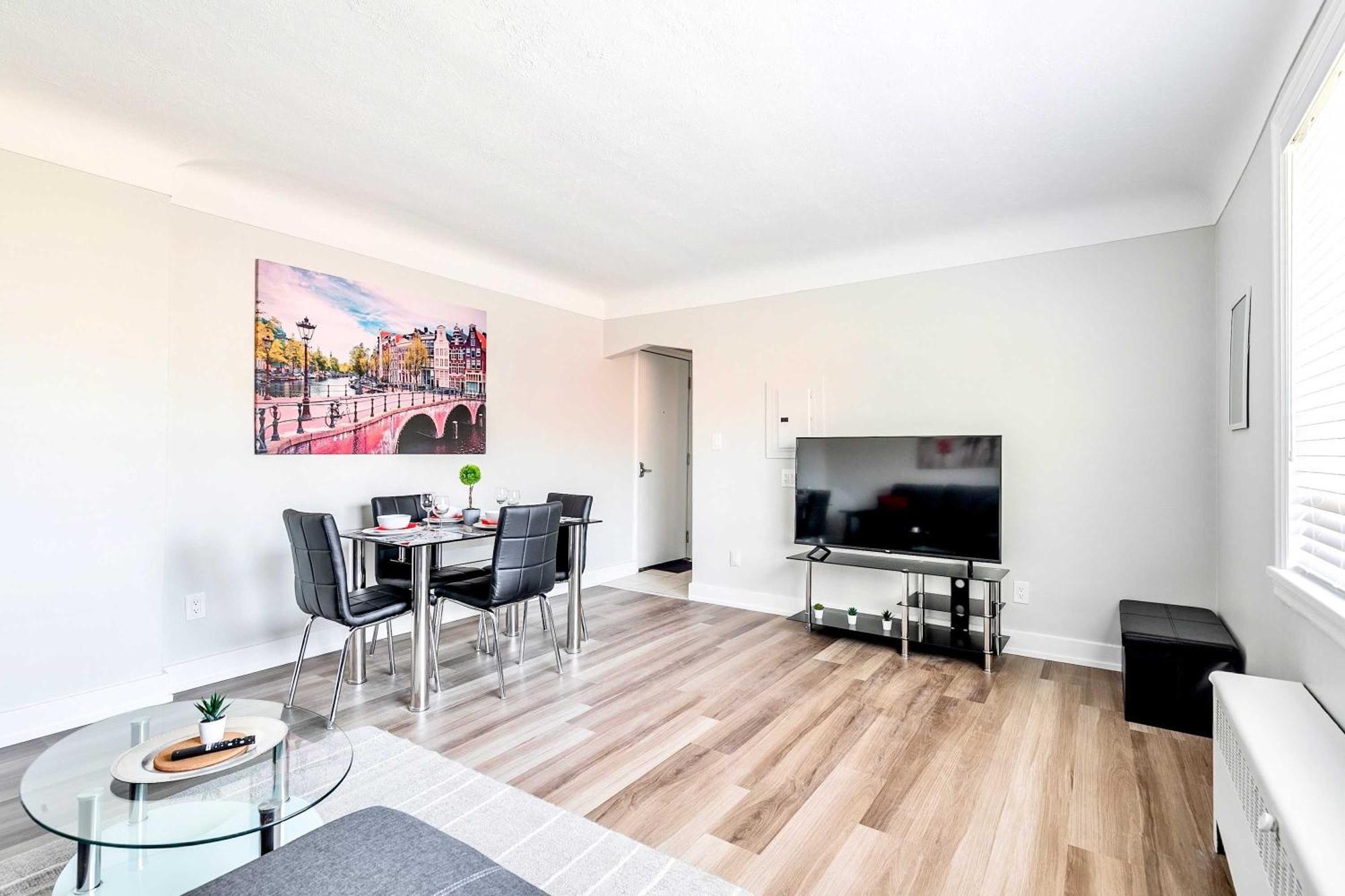 Modern Apartment In Corktown Hamilton Sleeps 4 Exterior foto